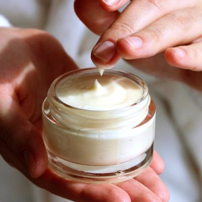 العناية بالبشرة